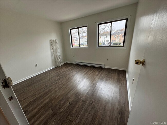 Building Photo - 33 Scarborough Ln