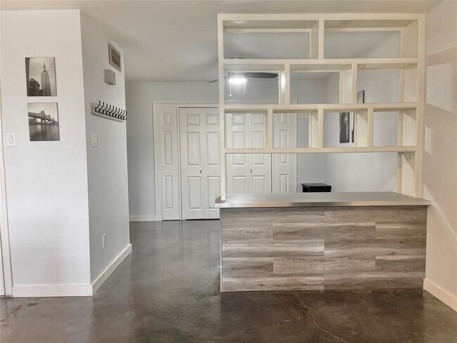 Building Photo - 1311 Antoine Dr