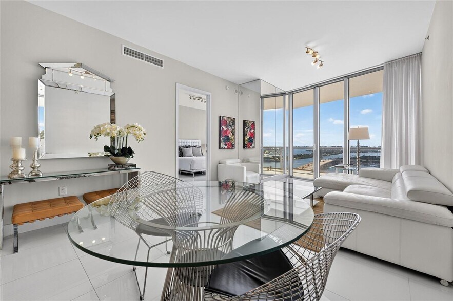 Building Photo - 1100 Biscayne Blvd