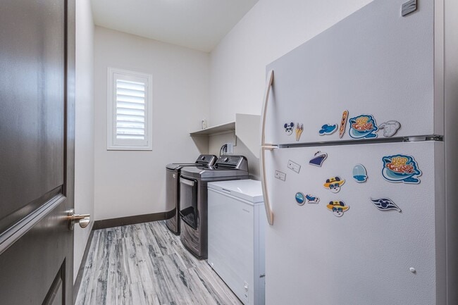 Building Photo - Stunning 5Bed/4.5 Bath home located in a prestigious guard gated community in Summerlin