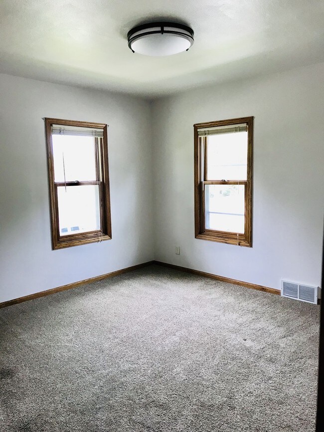 BR 1 - 100 S Rochester St