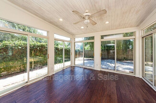 Building Photo - 11 Poets Corner