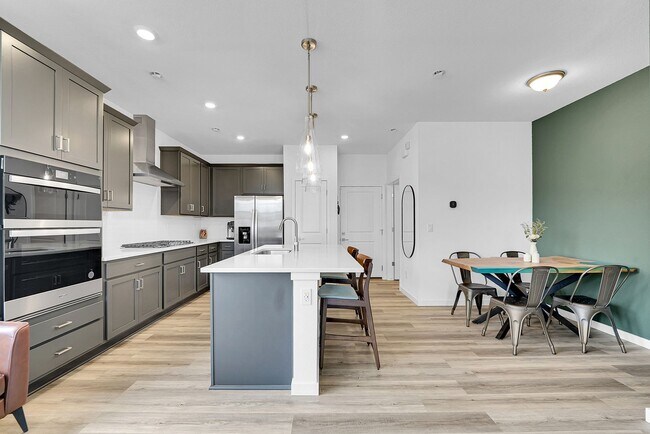 Building Photo - Sterling Ranch 3bed 3bath - like NEW!