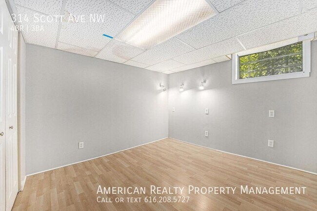 Building Photo - 314 Scott Ave NW