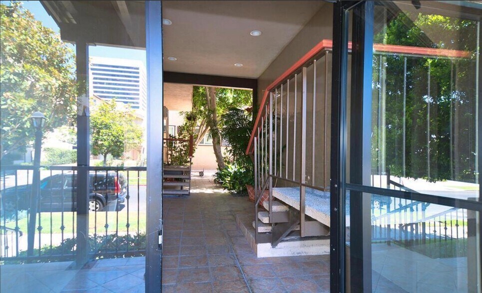 Building Foyer - 1730 Camden Ave