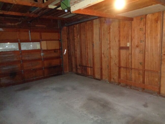 Building Photo - 3 Bedroom/ 1 1/2 Bathroom Mobile Home