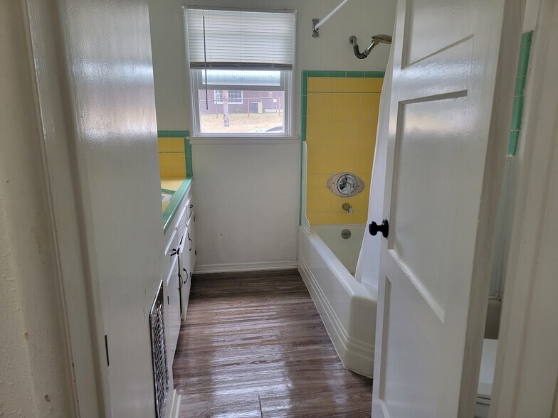 Building Photo - 16911 Glenetta Way