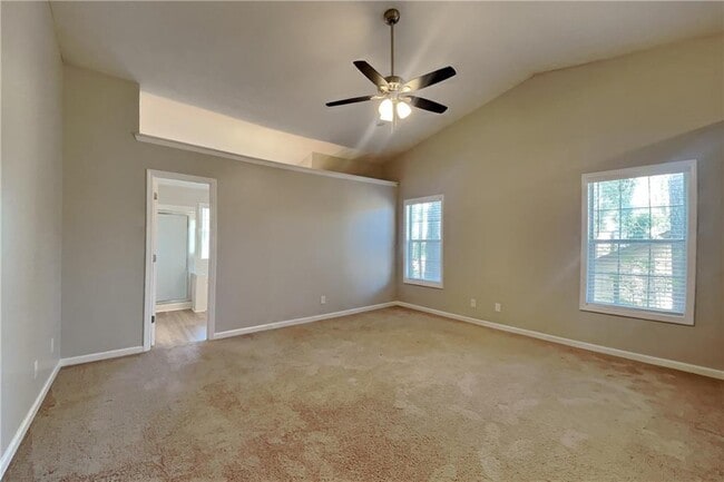 Building Photo - 615 Paris Dr