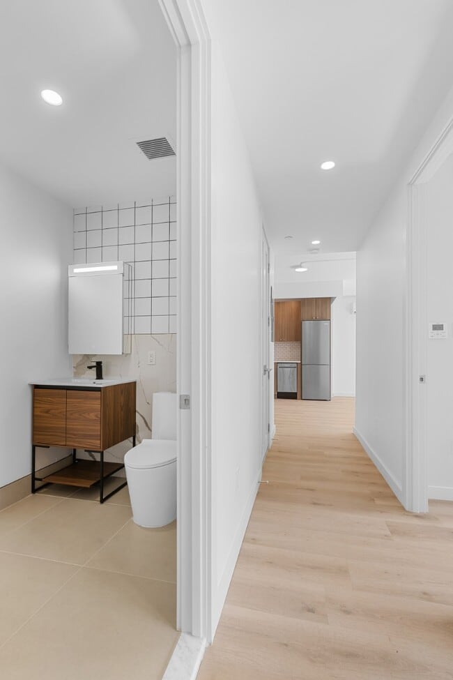 Building Photo - 68 Gold Street