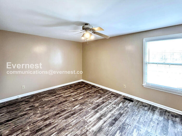 Building Photo - 2427 Riverstone Dr