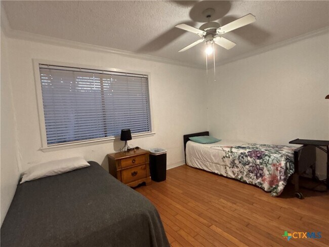 Building Photo - 205 Magdalena Dr