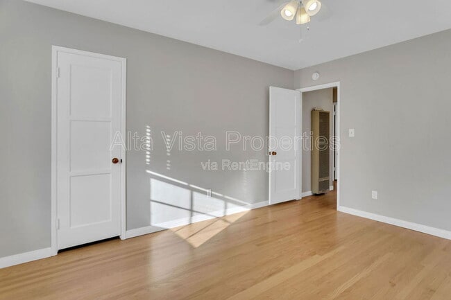 Building Photo - 4865 Lucille Pl