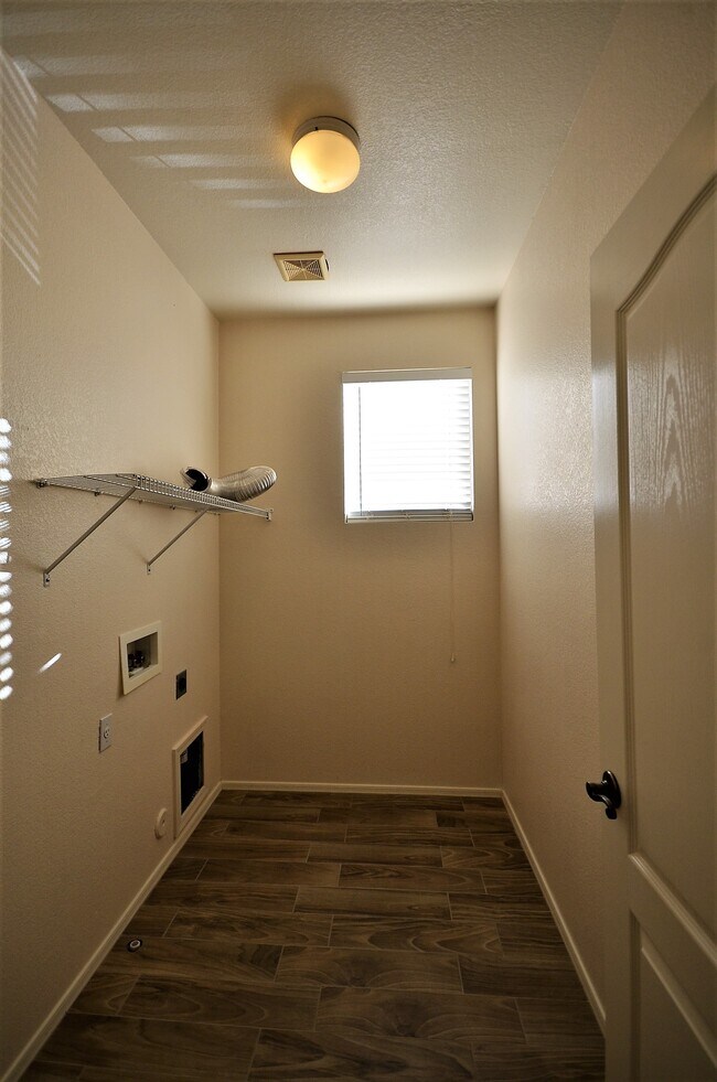 Building Photo - 3660 E Temecula Way