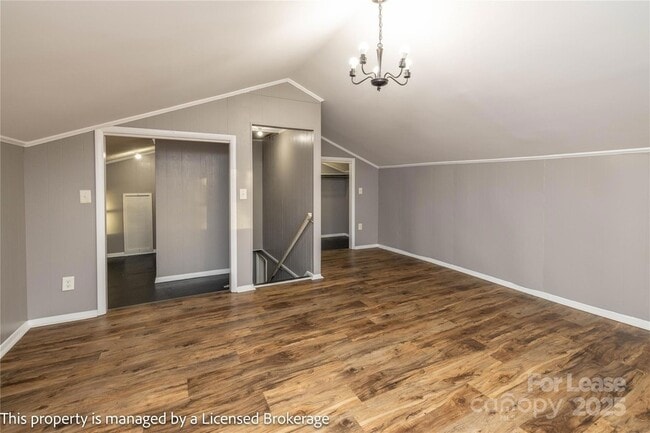 Building Photo - 757 S 5th St