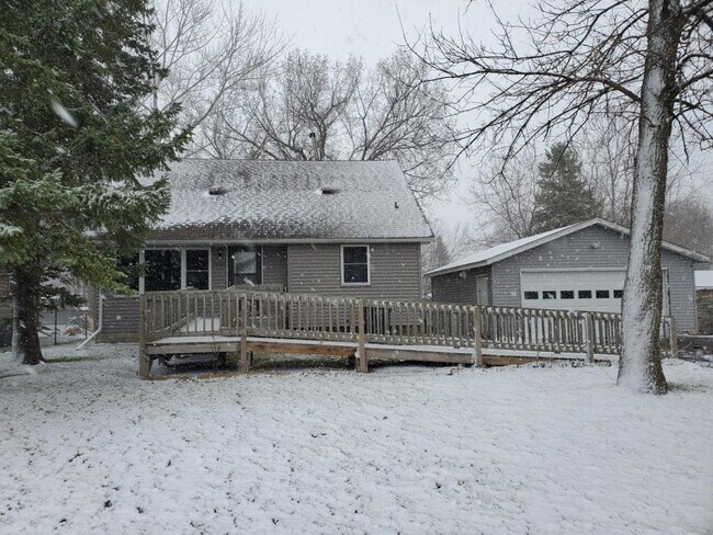 Building Photo - 11365 Stinson Ave