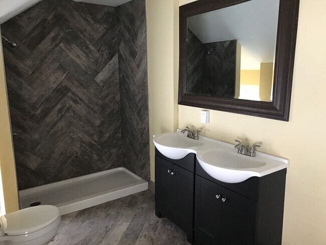 Building Photo - 209 Gregory St