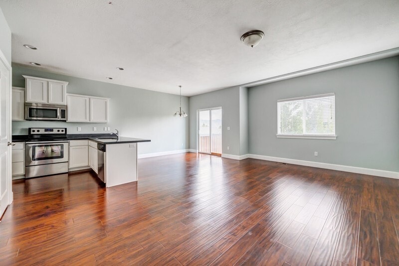 Building Photo - 4251 Cresthaven Ln