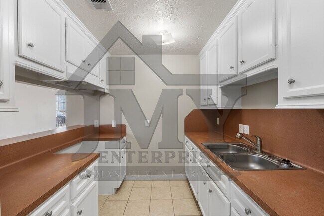 Building Photo - 2526 Aldon St