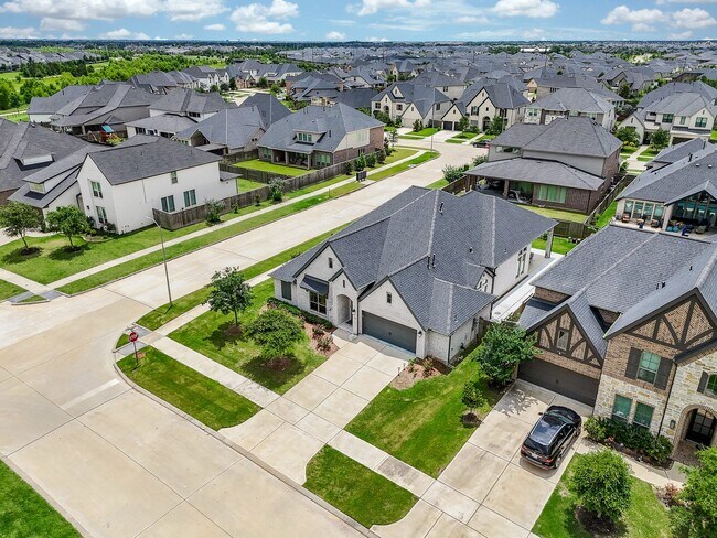 Building Photo - 28903 Creekside Bend Dr