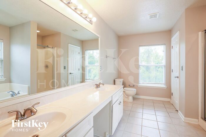 Building Photo - 217 Cezanne Cir