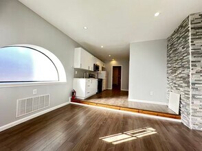 Building Photo - 1650 S Camac St