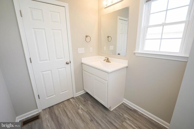 Building Photo - 2005 S Old Mill Dr