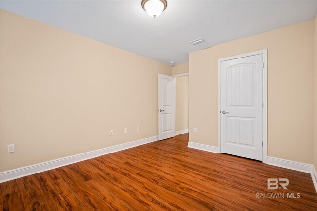 Building Photo - 405 Ellington Ave