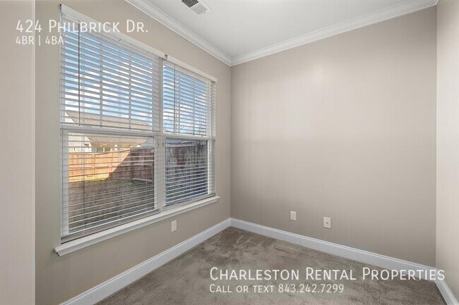 Building Photo - 424 Philbrick Dr