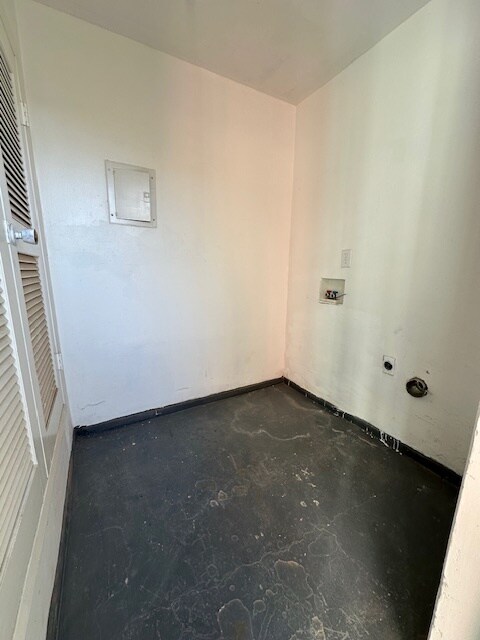 Building Photo - 6713 Escondido Dr