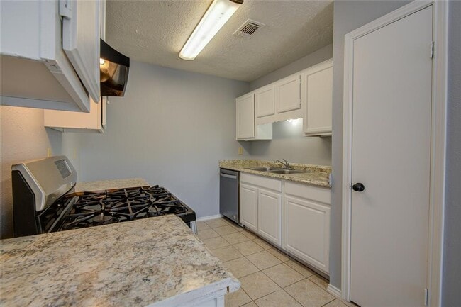 Building Photo - 4718 Brooklawn Dr
