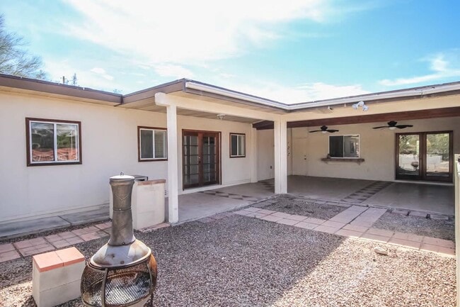 Building Photo - 5374 N Flint Ave