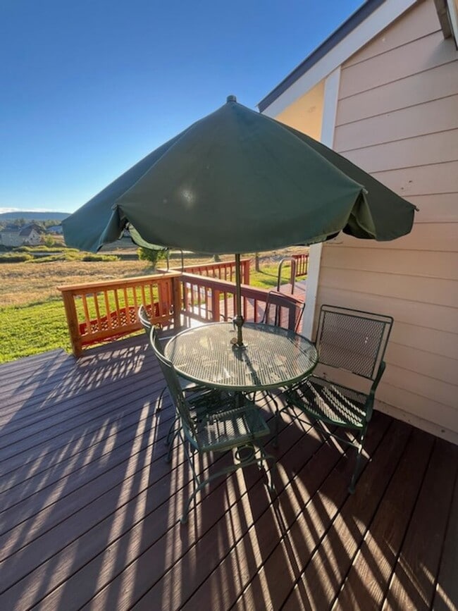Building Photo - FOR RENT – LAKE HATCHER TOWNHOUSE CONDO