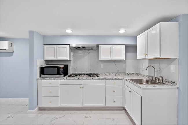 Building Photo - 43 Sycamore Rd