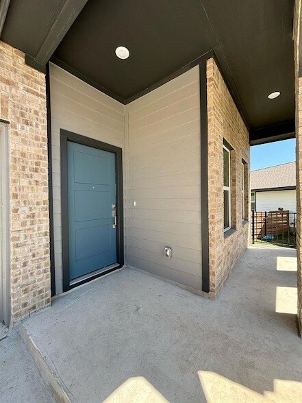 Building Photo - 275 Keefer