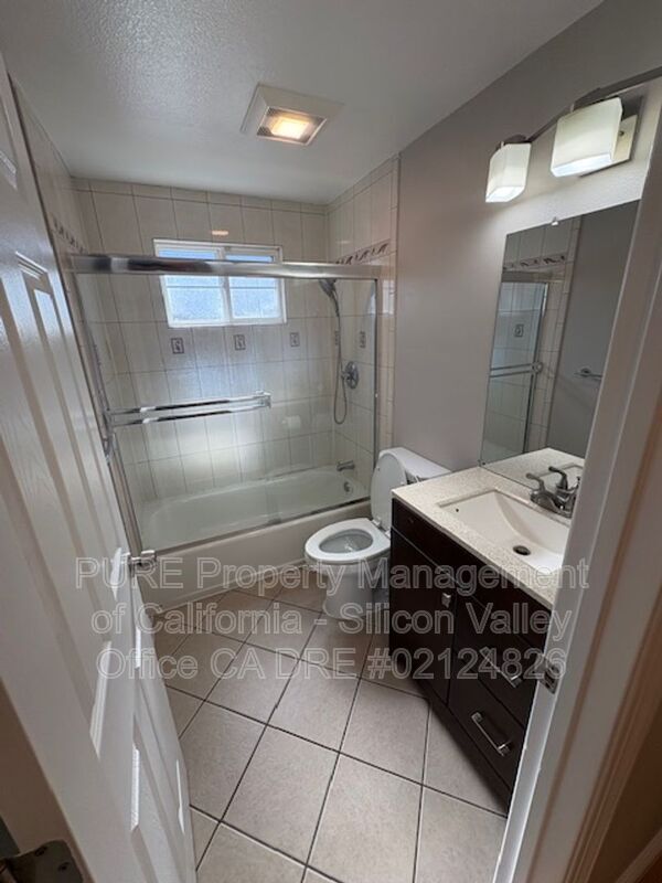 Building Photo - 2883 Vía Encinitas