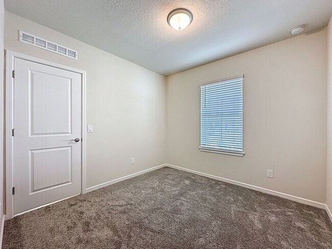 Building Photo - Tohoqua Beauty!