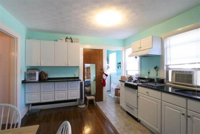 Primary Photo - 193 Concord Ave