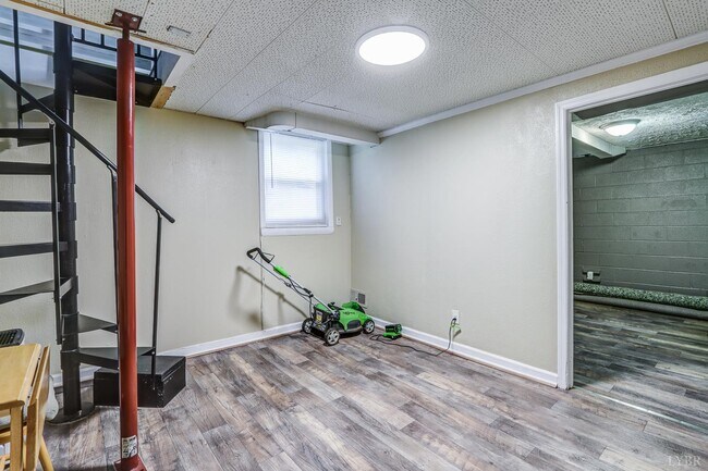 Building Photo - 4605 Greenwood Dr