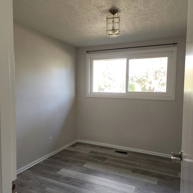 Building Photo - 4875 SW 165th Ave