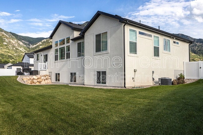 Building Photo - 1088 E 2475 N