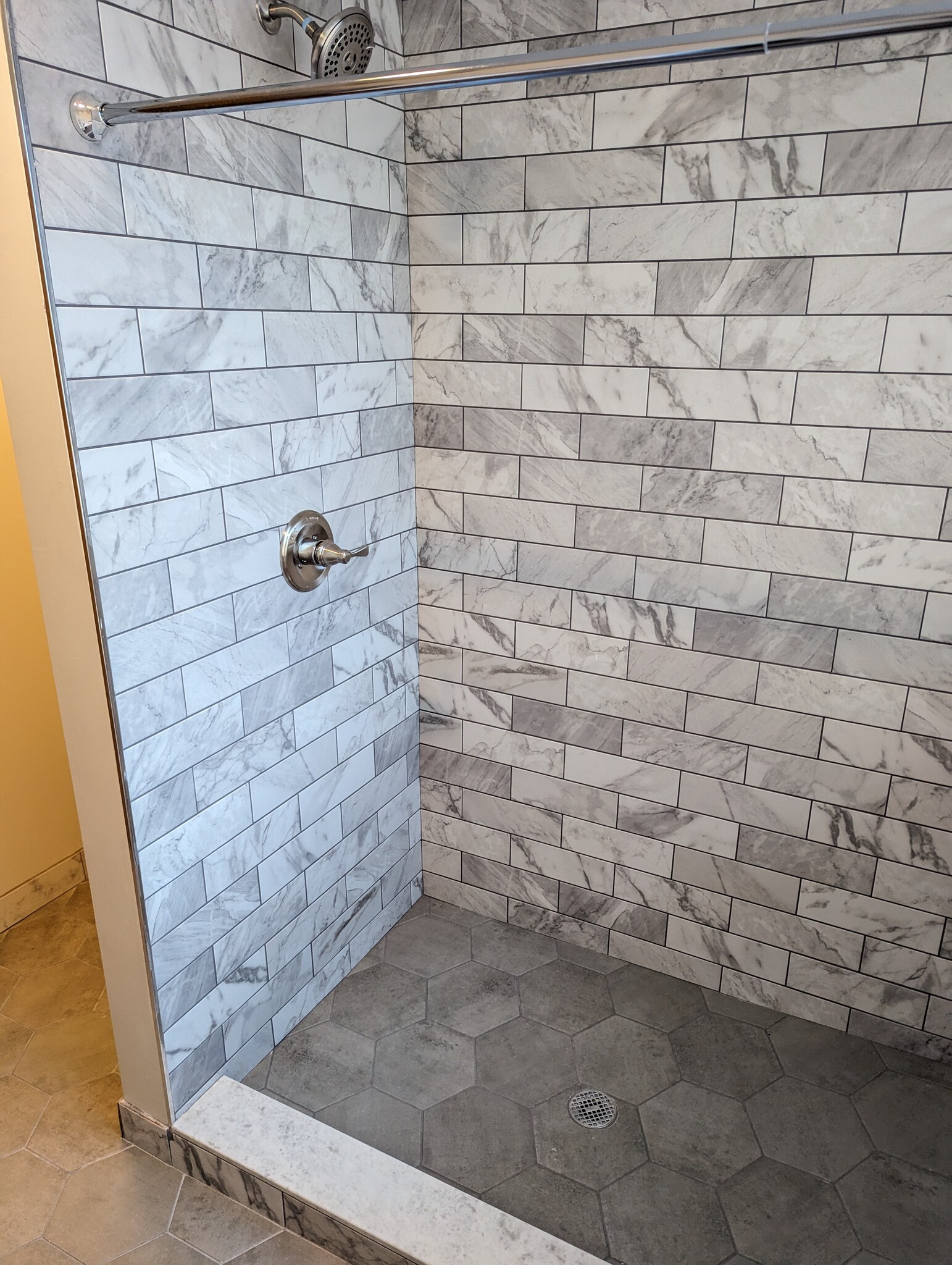 Building Photo - 3322 W Catalpa Ave