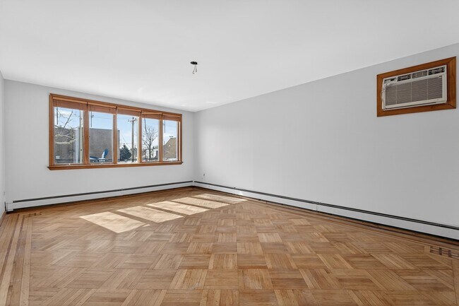 Building Photo - 55 W 5th St