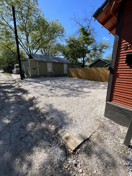 Building Photo - 2023 Beaver Ln