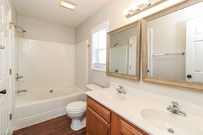 Building Photo - 12 Buck Forest Ln