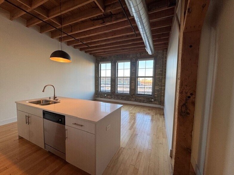 Interior Photo - Serif MKE