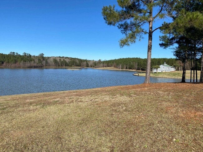 Building Photo - 1060 Crooked Creek Rd