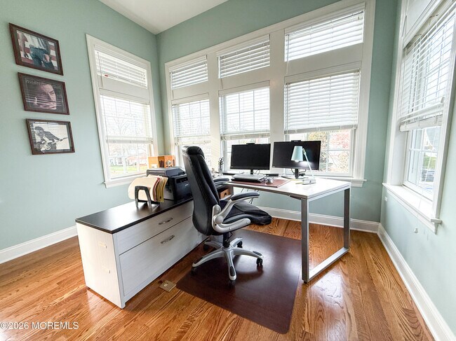 Building Photo - 315 Pitney Ave