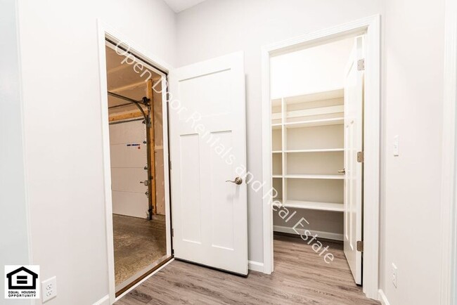 Building Photo - 307 Toledo St