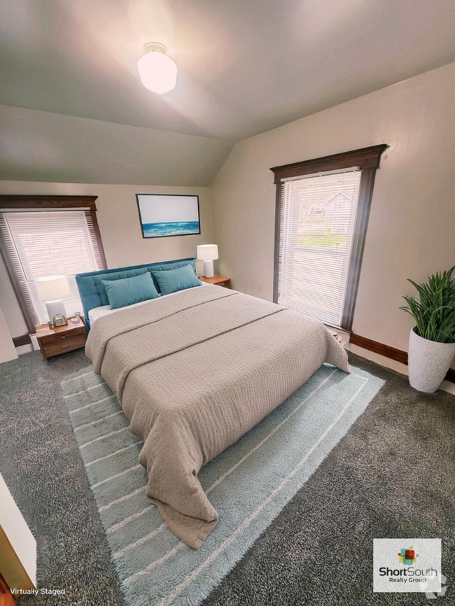 Building Photo - Updated 1 Bed 1 Bath Upper unit