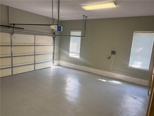 Building Photo - 141 Royal Dr